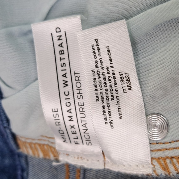 New Lane Bryant Signature Fit Midi Short Mid-Rise Flex Magic Waistband Size 22 - Picture 8 of 13